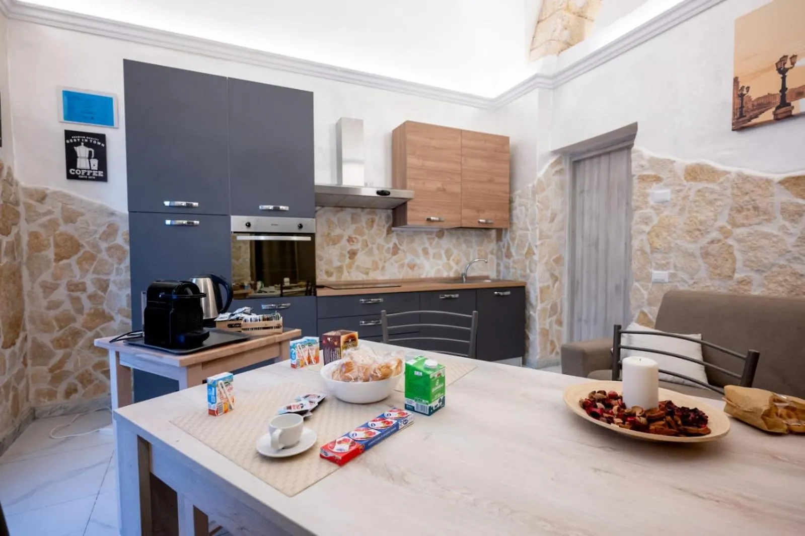 Maison27 Bari 0*,