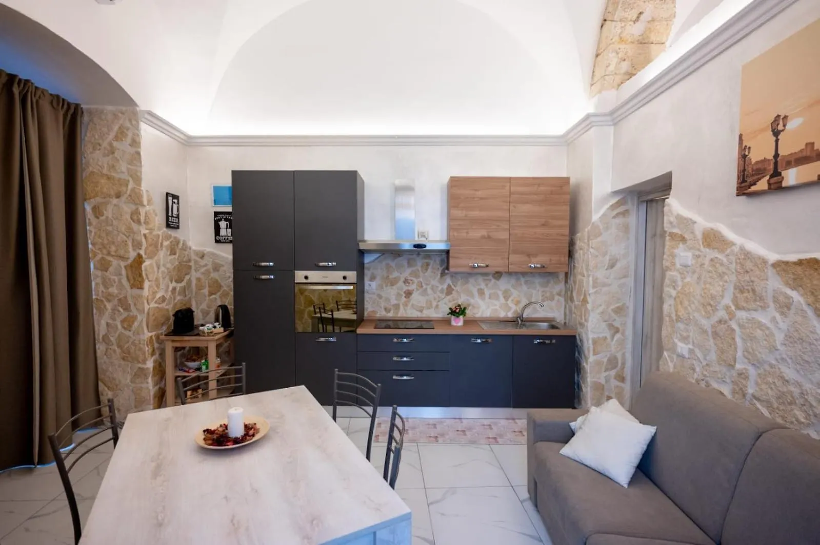 Maison27 Bari Italy
